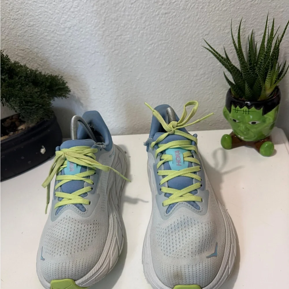 Hoka women size 8.5 Arahi 7 Athletic Shoes in Light Blue and Lime - Picture 2 of 8